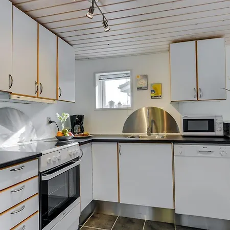 Gjurgja - 100m From The Sea By Interhome *